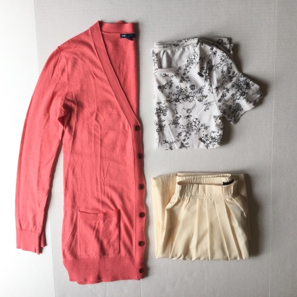 📣 V-Neck Cardigan 📣 - Picture 7 of 8