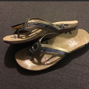 NWT Size 11 M shoes, in box, excellent condition!