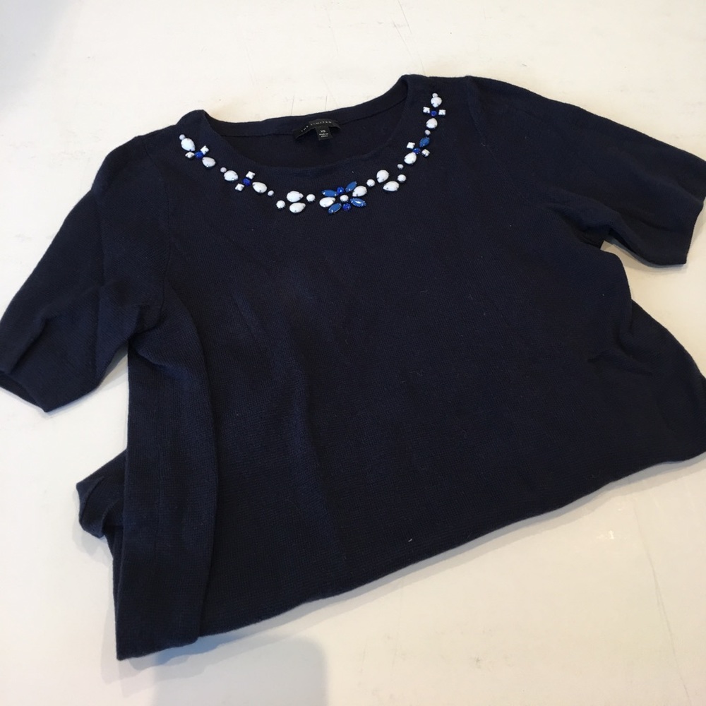 The limited shirt with neck beading