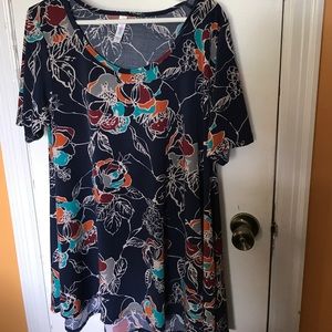 Perfect, perfect tee. LuLaRoe. Size L.