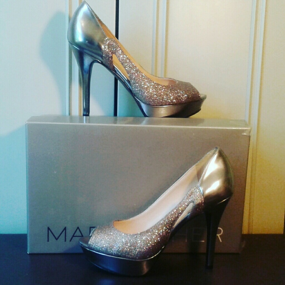NIB Sparkle Shine Glitter Glow Heels