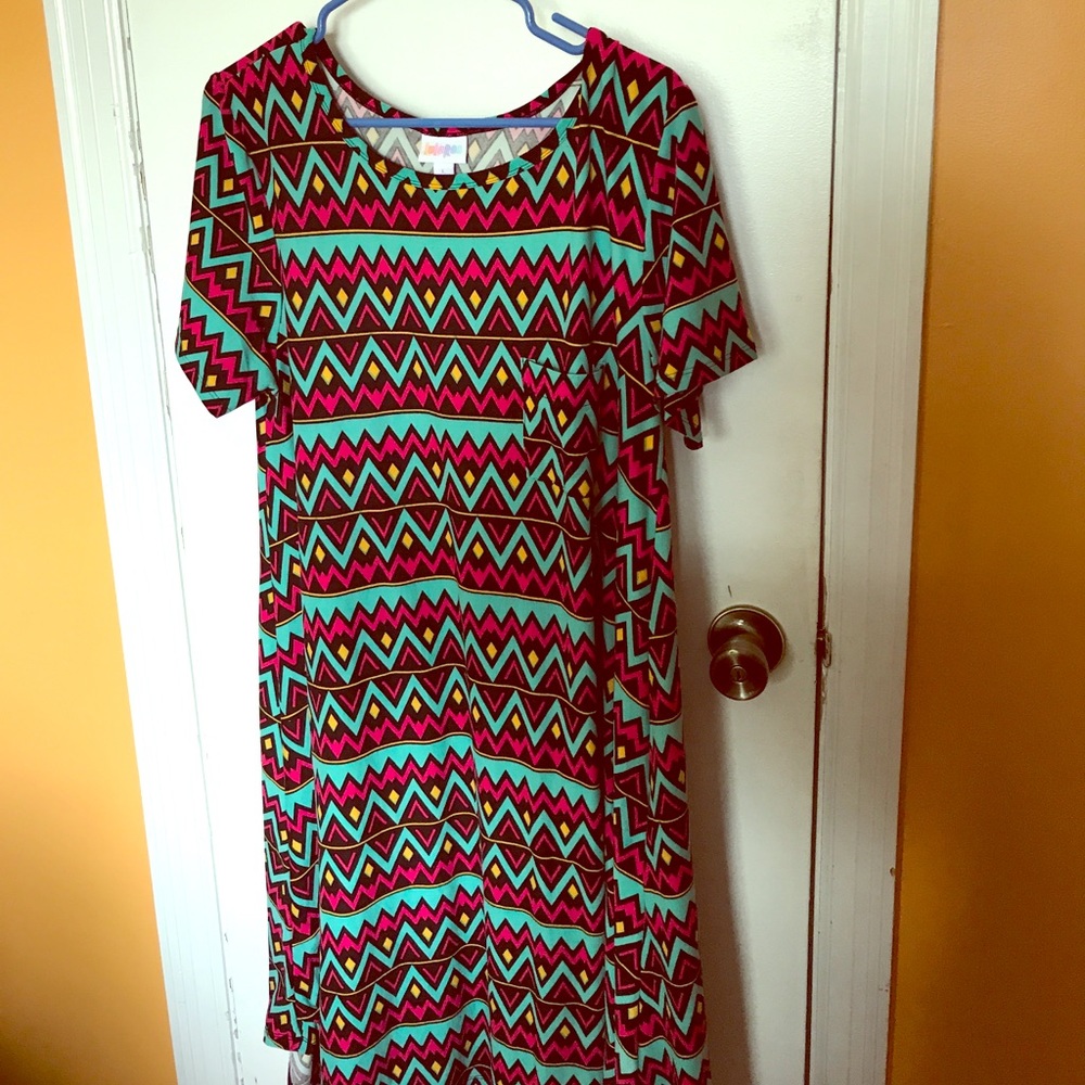 Carly me Crazy, I ❤️me a Carly. LuLaRoe. Size L.