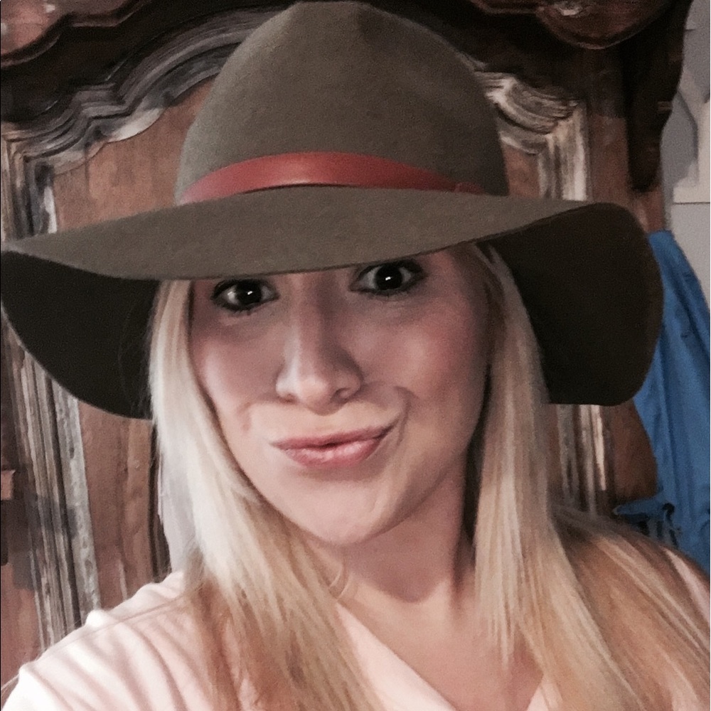 Meet your Posher, Yara