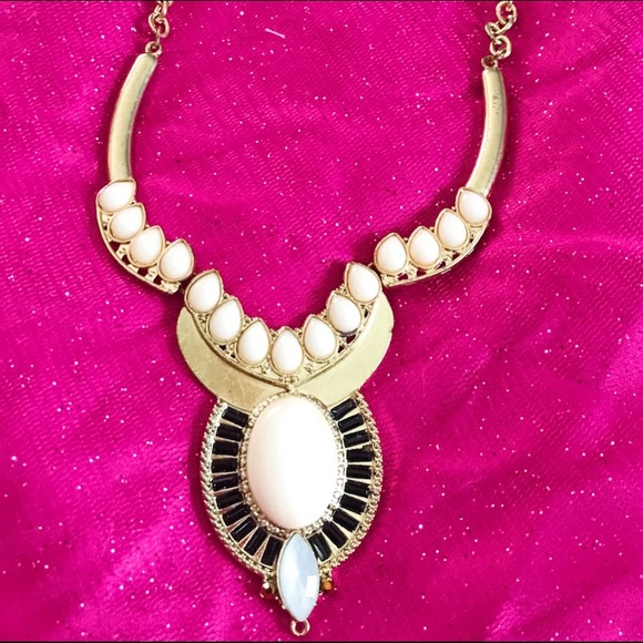 New York and Company necklace - Picture 1 of 1