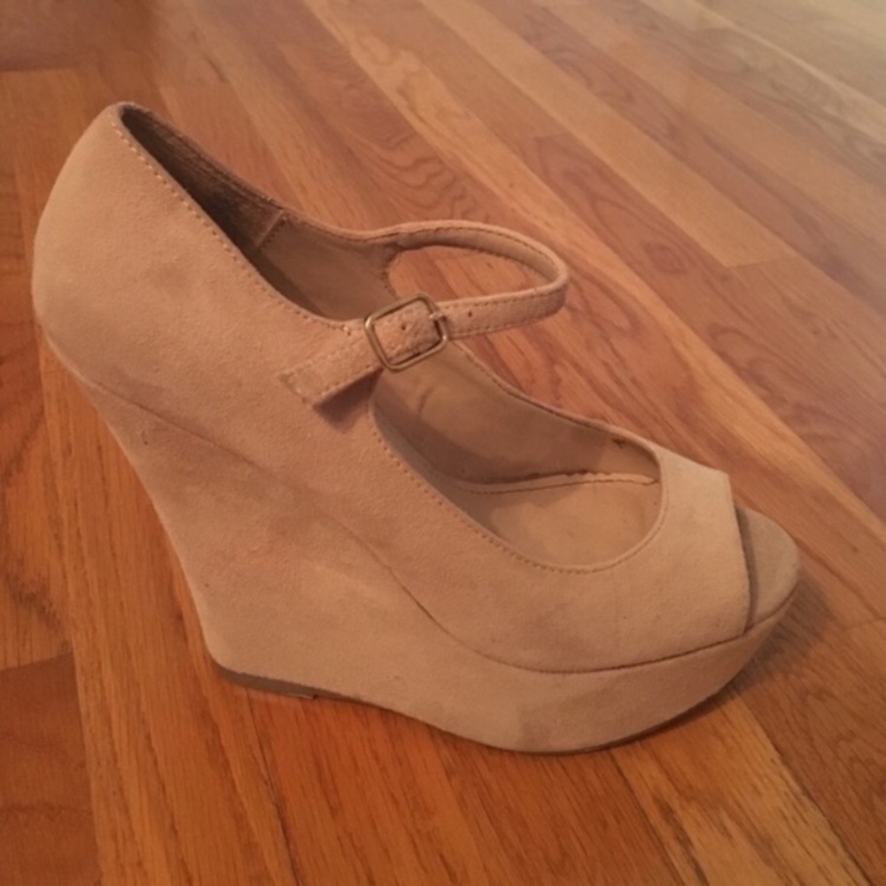 Steve Madden WHERETO beige suede wedges