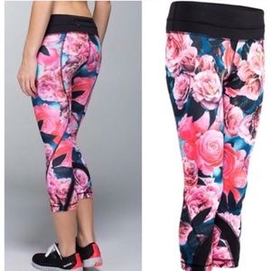 Lululemon floral inspire Crop