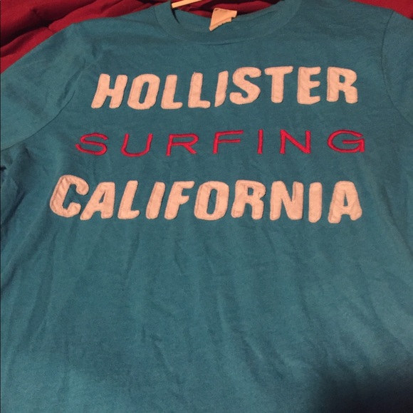 NEW Hollister long sleeve - Picture 2 of 3