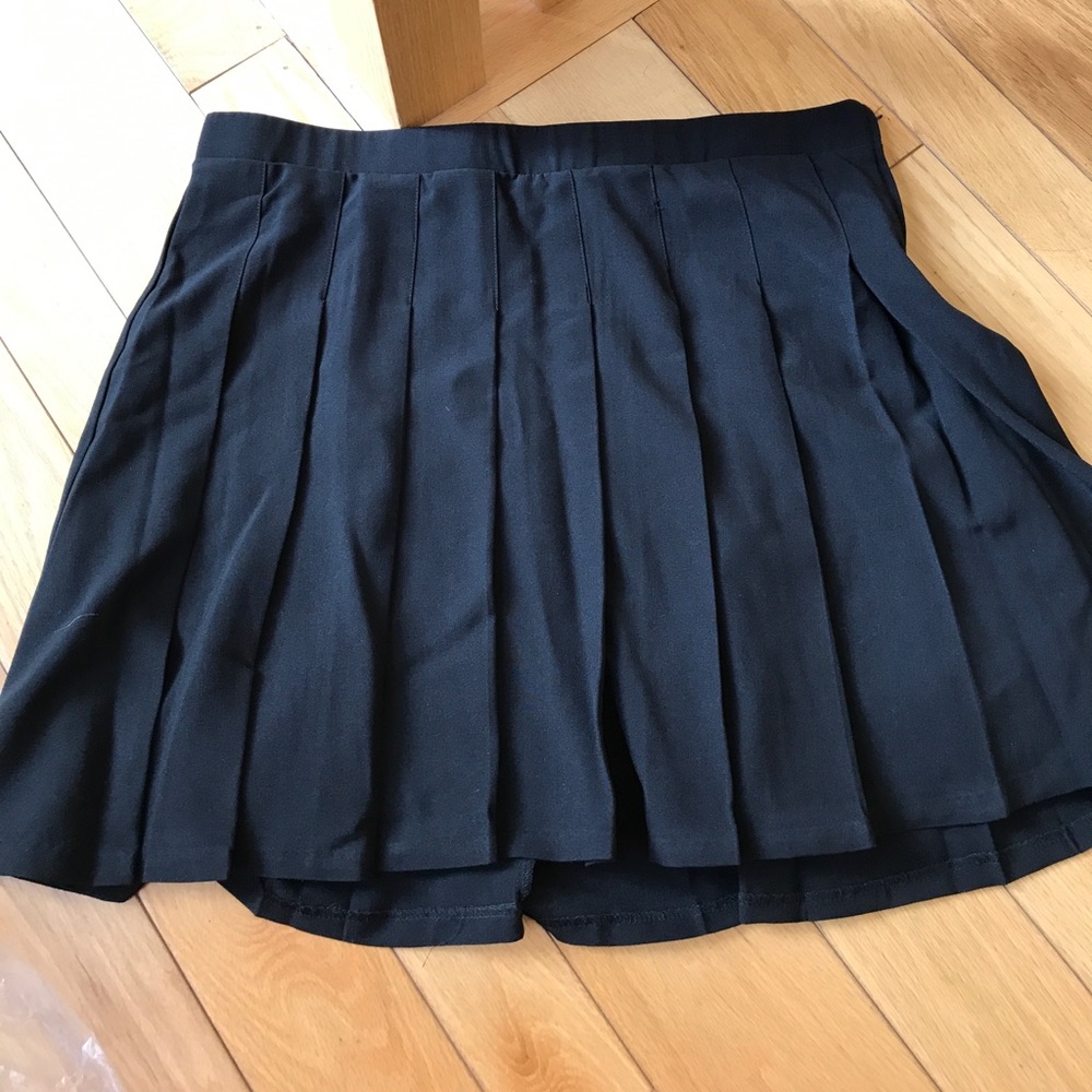 Torrid size 2 black pleated skirt