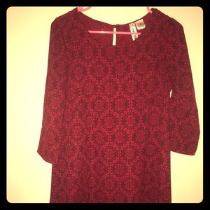 Short, half sleeve maroon dress