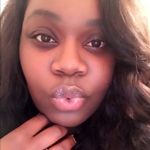 Meet your Posher, Desiree