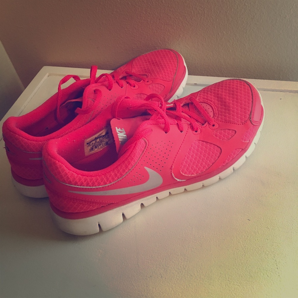 NIKE Women's size 10.5 sneakers running shoes !!