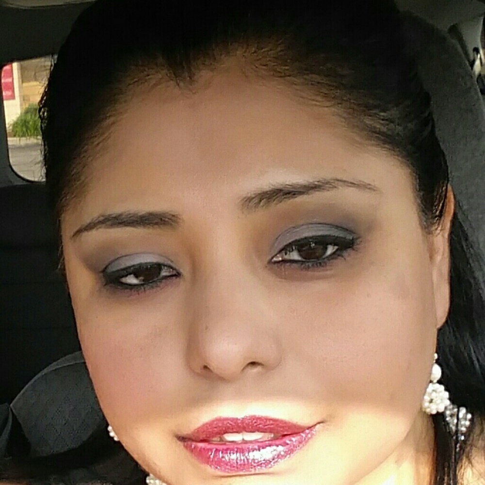 Meet your Posher, Elia