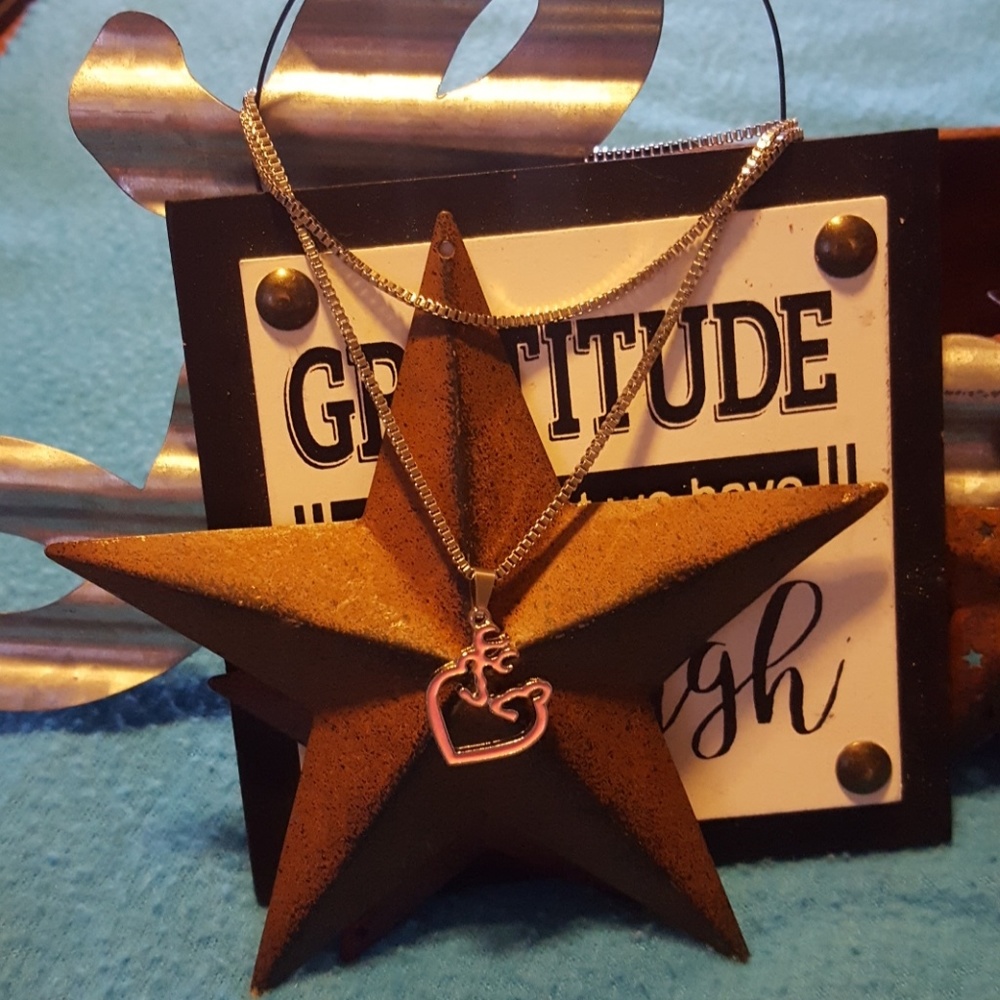 Buck and Doe kissing necklace