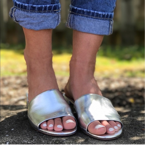 Chic Silver Metallic Mules - Picture 2 of 8