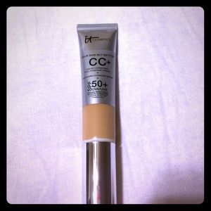 It cosmetics CC covering cream Medium never used