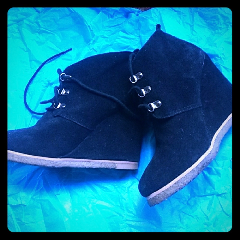 STEVE MADDEN BLACK LEATHER WEDGE BOOTIE SIZE 8