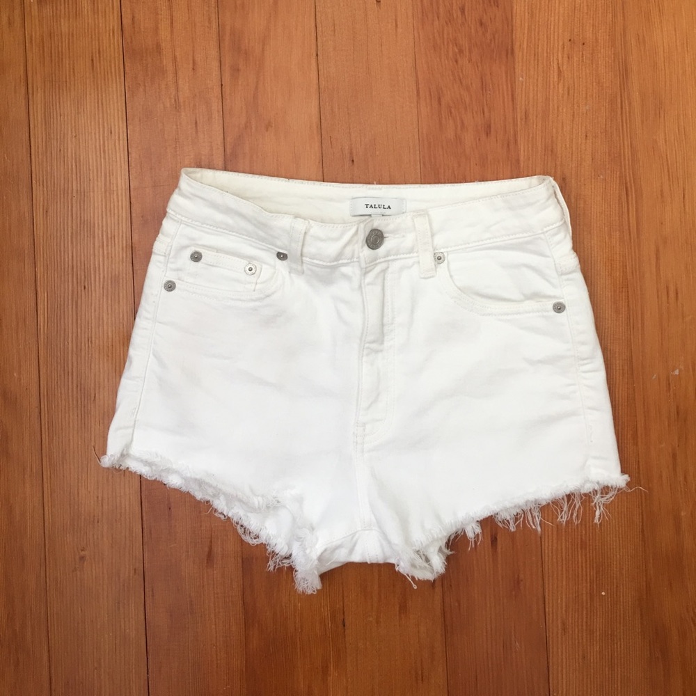 🍋ARITZIA/TALULA "OKINAWA" WHITE SHORT SZ 26🍋