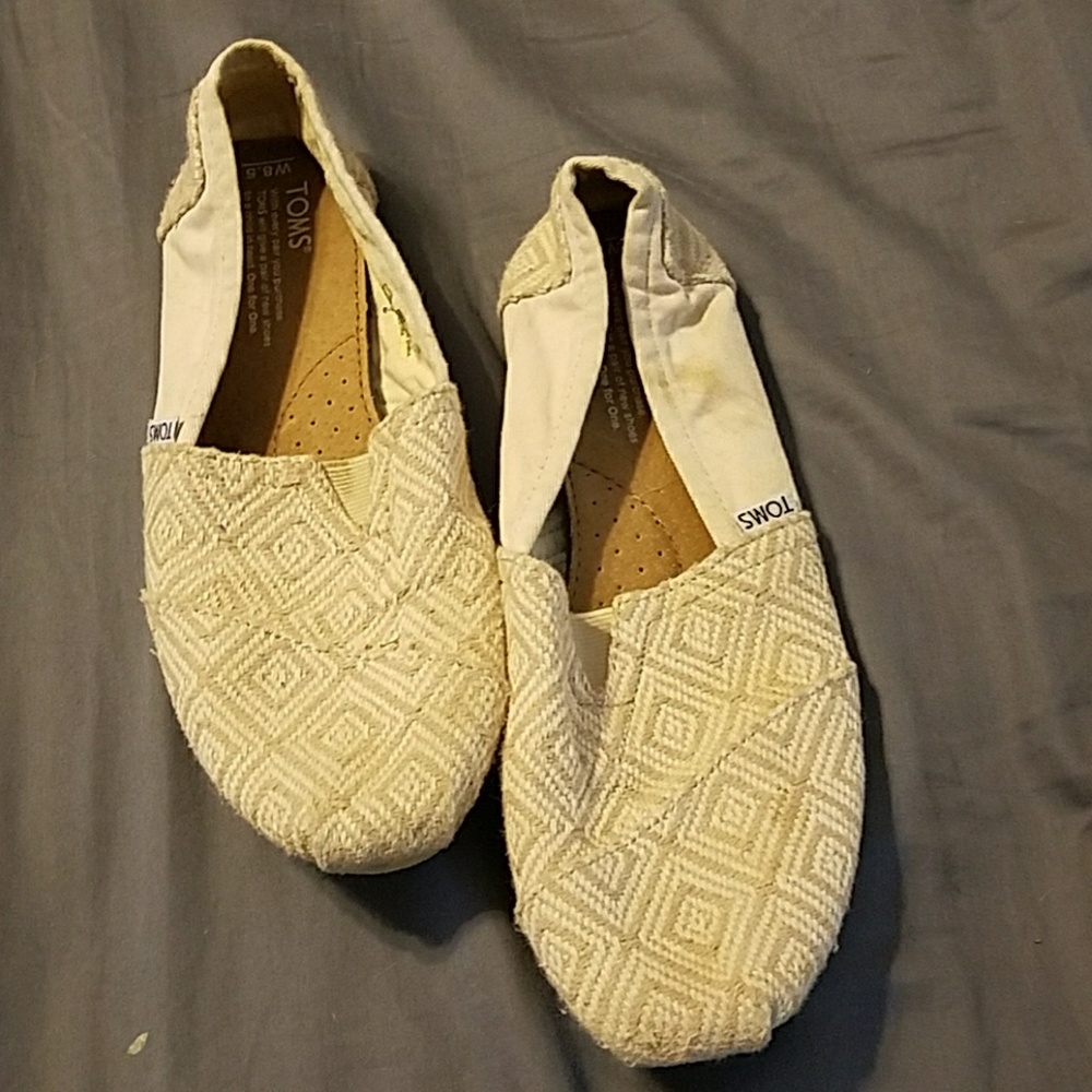 Tan and Diamond Toms