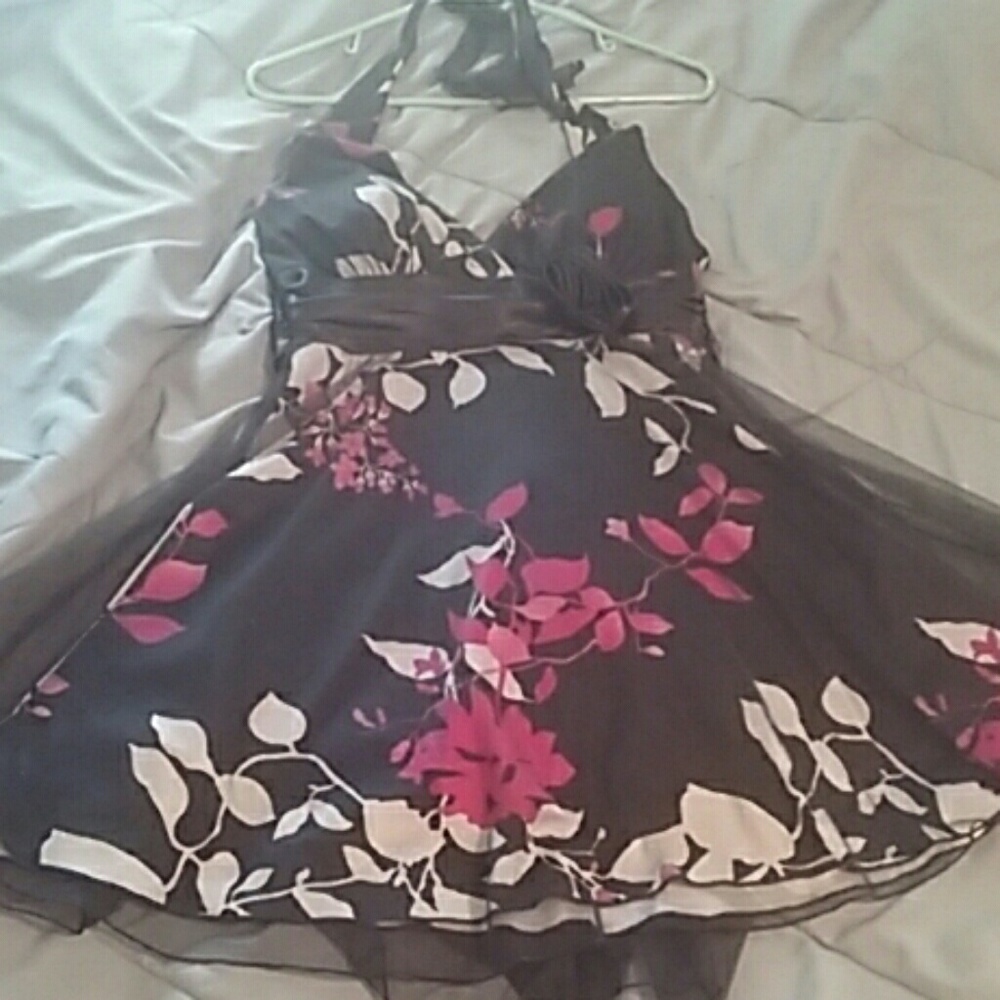 Semi-Formal, Juniors Sz 11-$10!