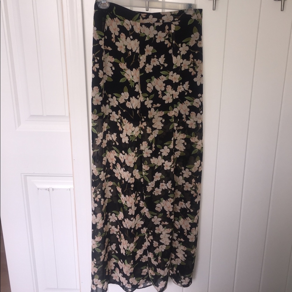 Floral long skirt with slit