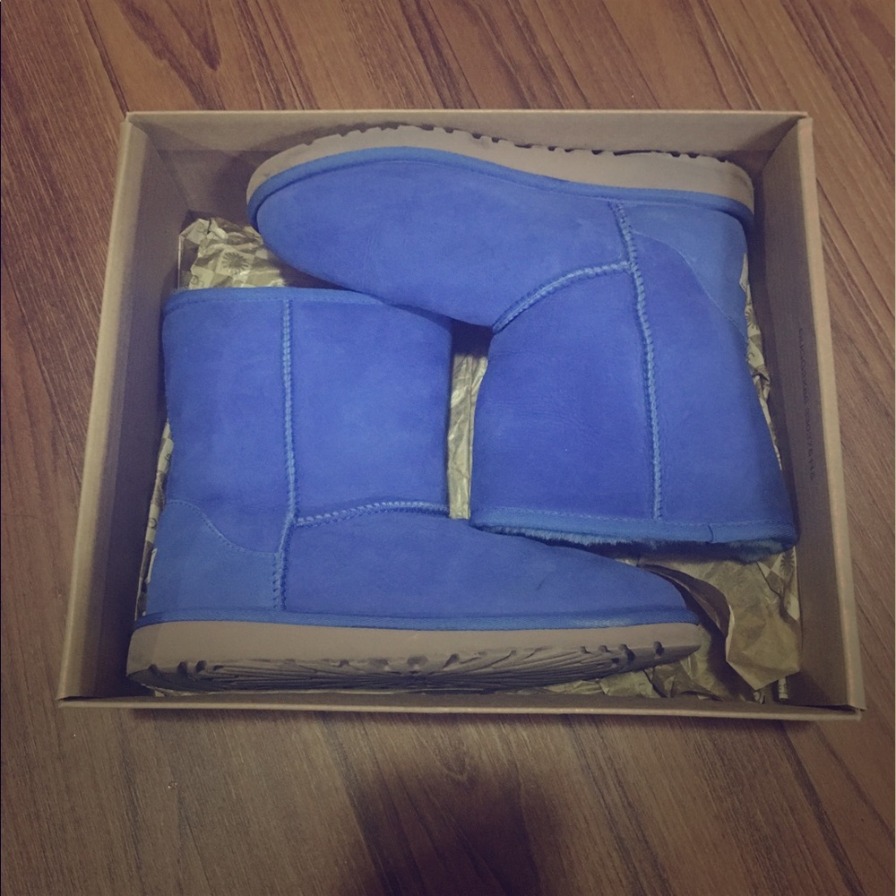 ROYAL BLUE UGG AUSTRALIA CLASSIC SHORT BOOTS