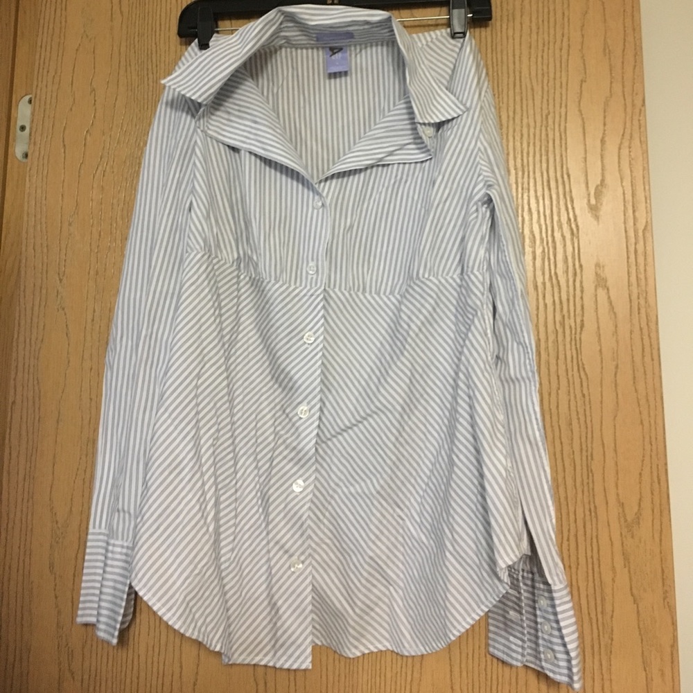 Gap Maternity shirt size small