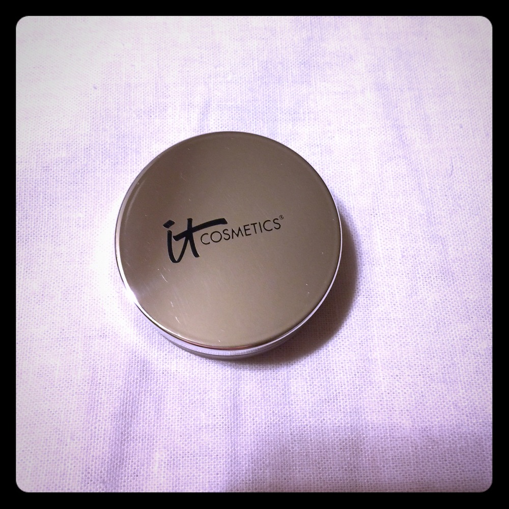 It cosmetics powder