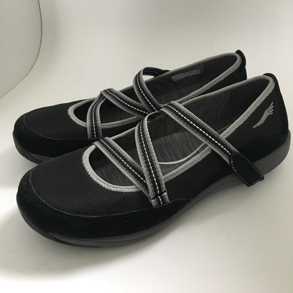 Dansko Hazel sneaker flats. Size 39