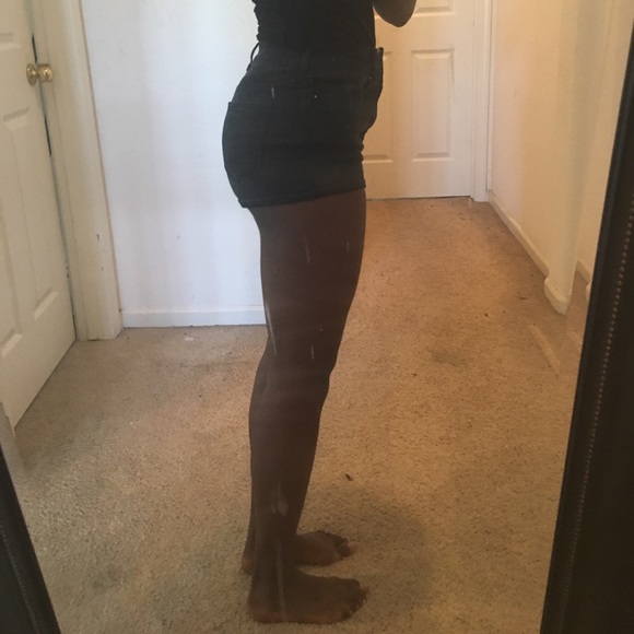 Black short shorts - Picture 5 of 5