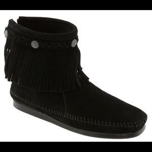Minnetonka Fringed Moccasin bootie, black, sz 7