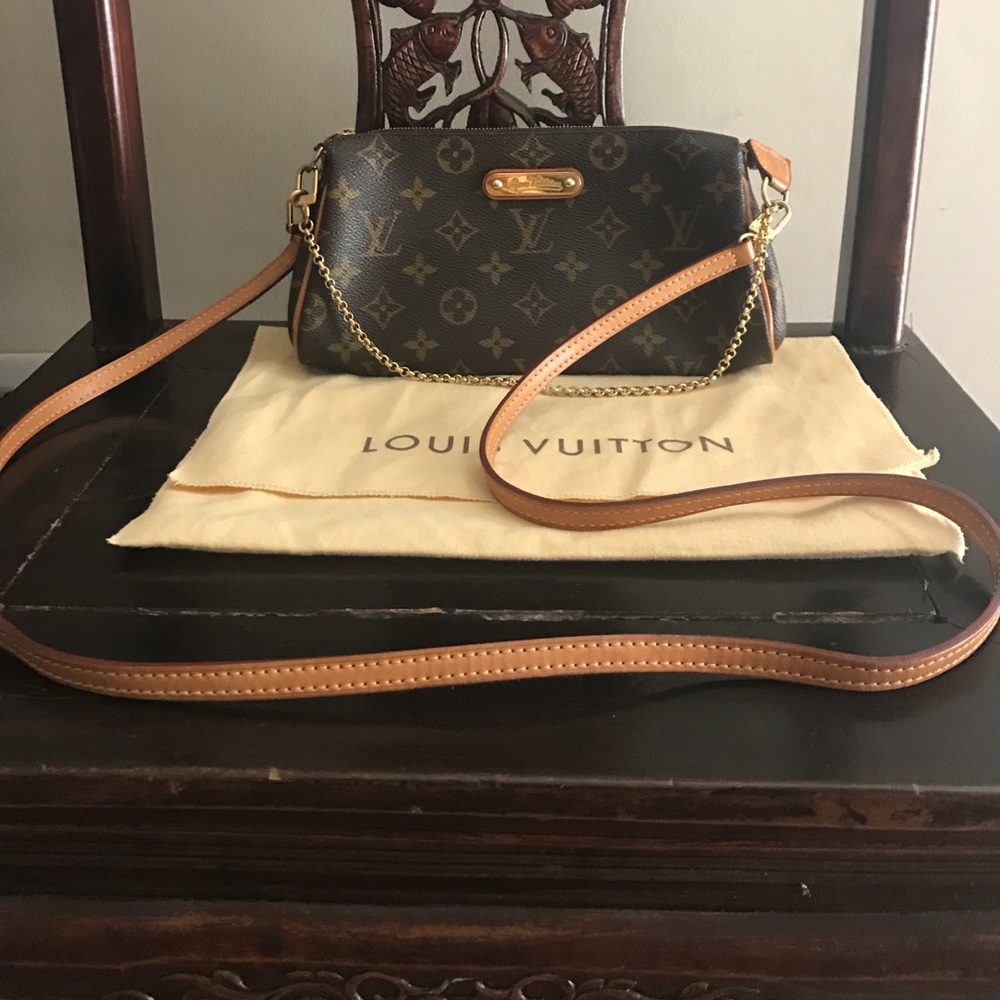 Louis Vuitton crossbody/clutch