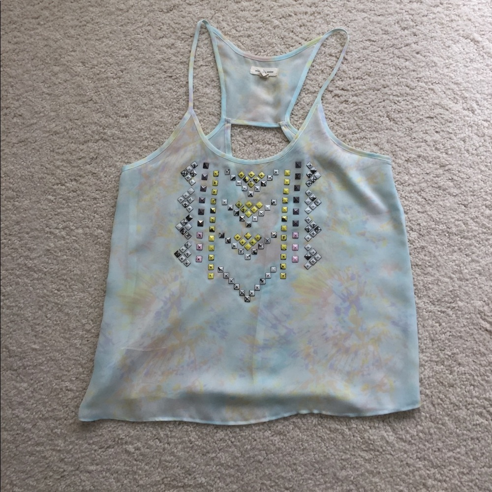 Edgy tank with studs