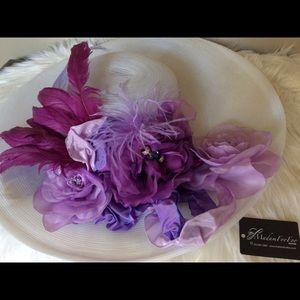Madam Foo Foo Derby hat "smitten"