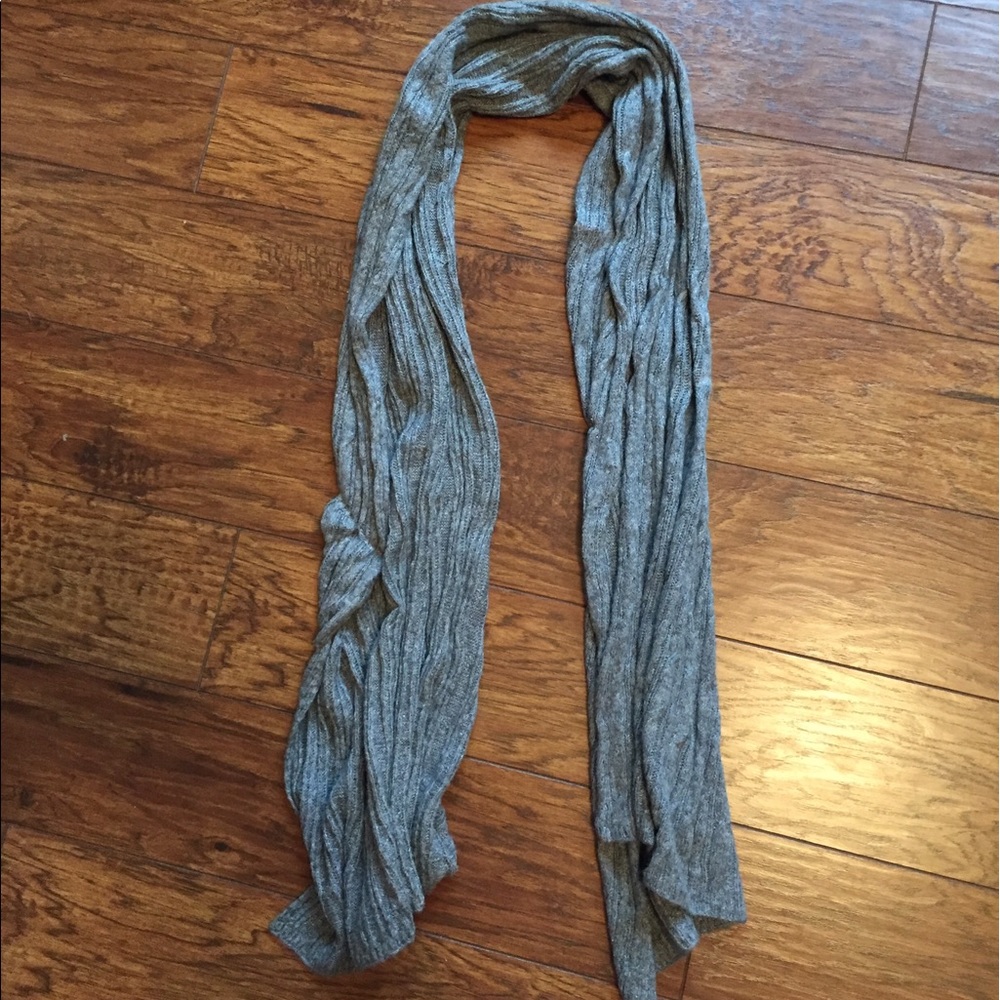 Lightweight grey scarf