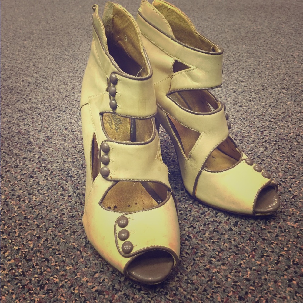 Seychelles Victorian/Steam Punk Button-up Heels