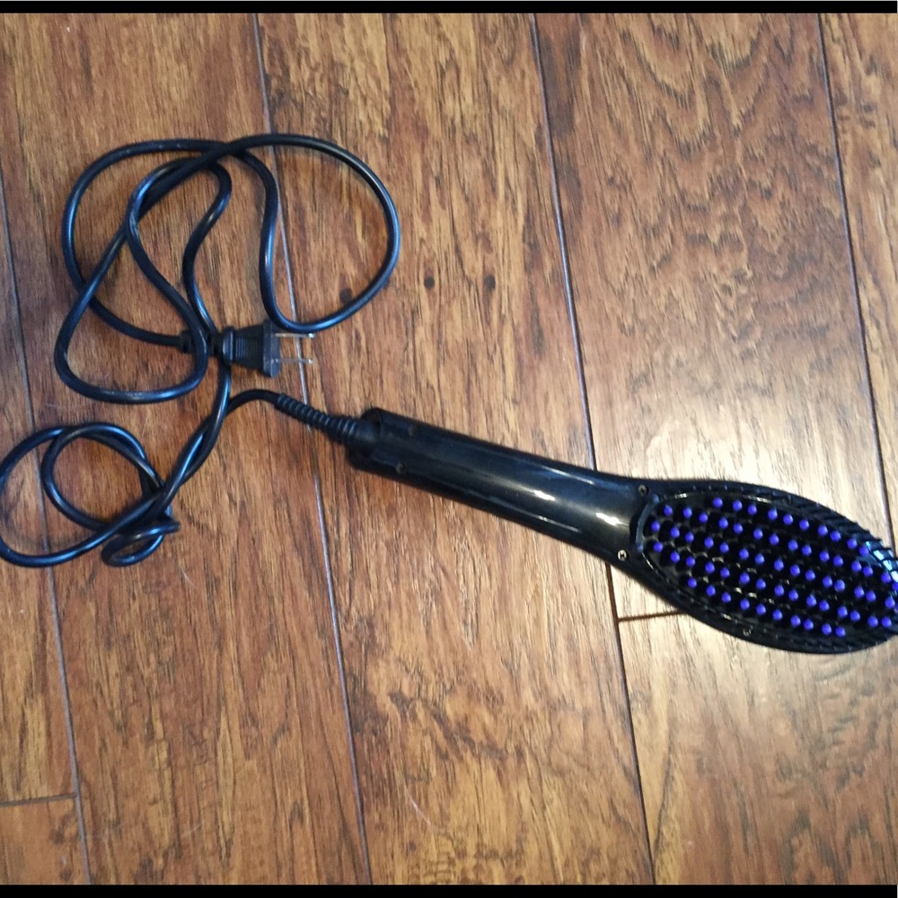 Heated hairbrush