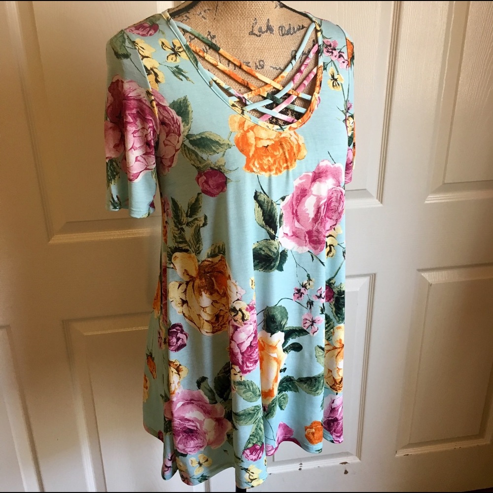 🆕1 LEFT🔥Mint floral tunic 🎊HP BEST IN BOUTIQUES - Picture 3 of 6