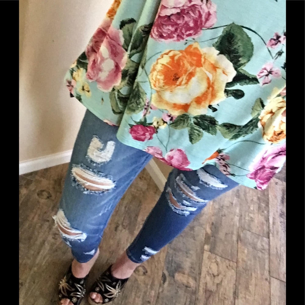 🆕1 LEFT🔥Mint floral tunic 🎊HP BEST IN BOUTIQUES - Picture 6 of 6
