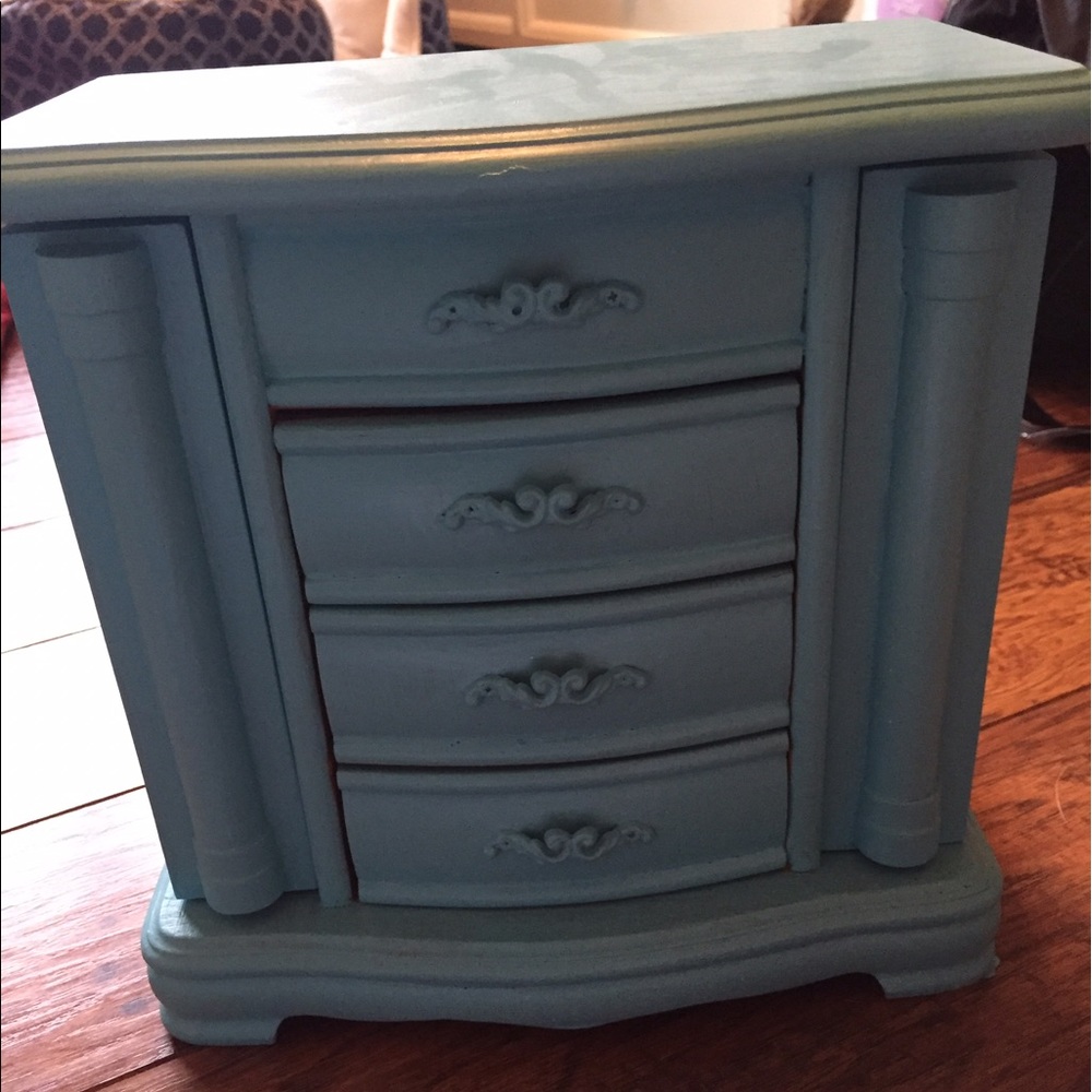 Bright blue jewelry holder
