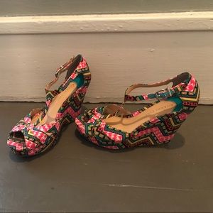 Gianni Bini, patterned wedges!