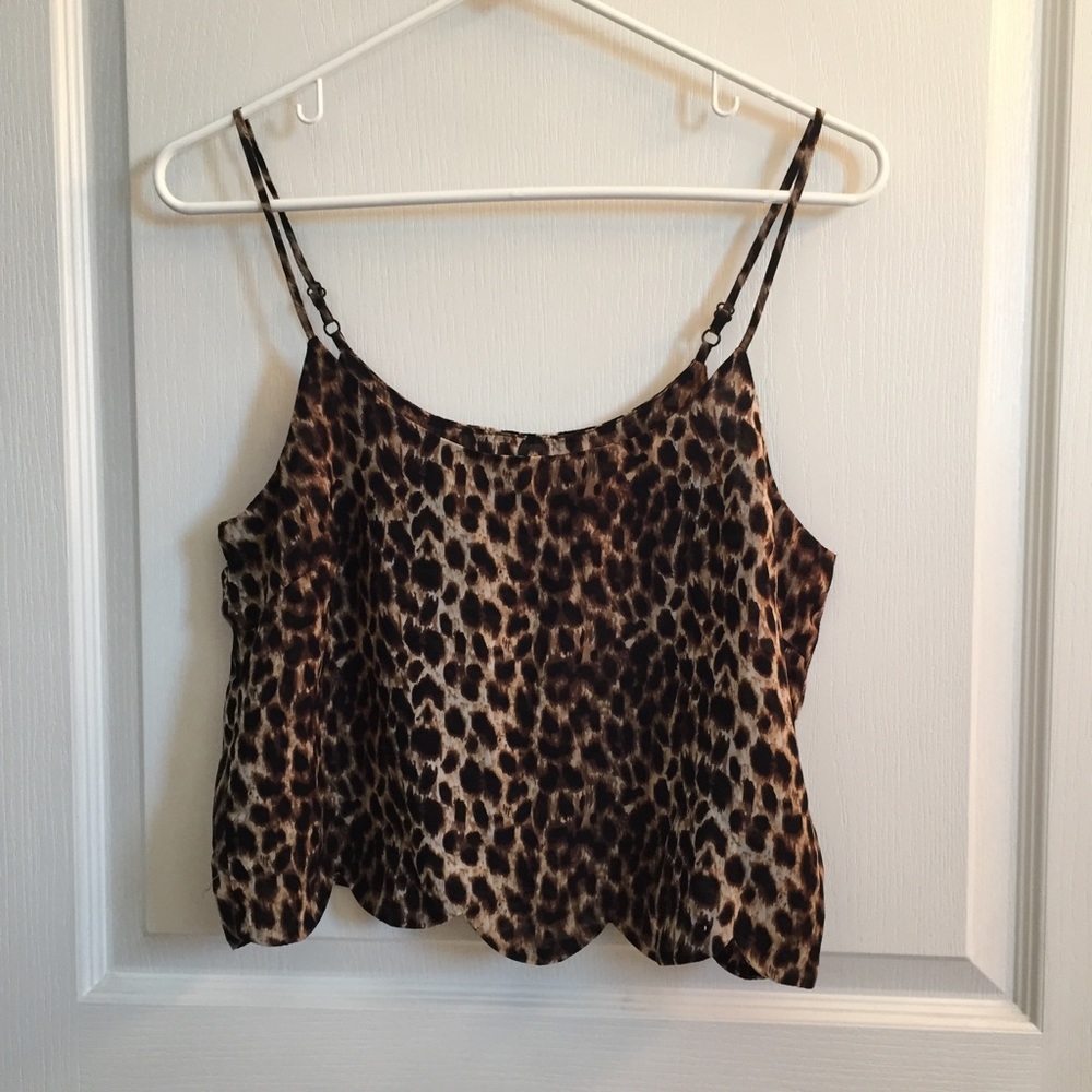 Cute leopard print cropped tank!