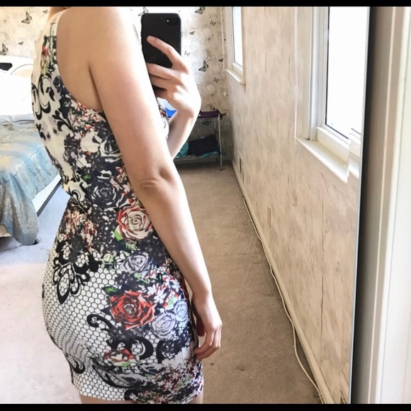 Elegant Flying Tomato Bodycon dress - Picture 6 of 7