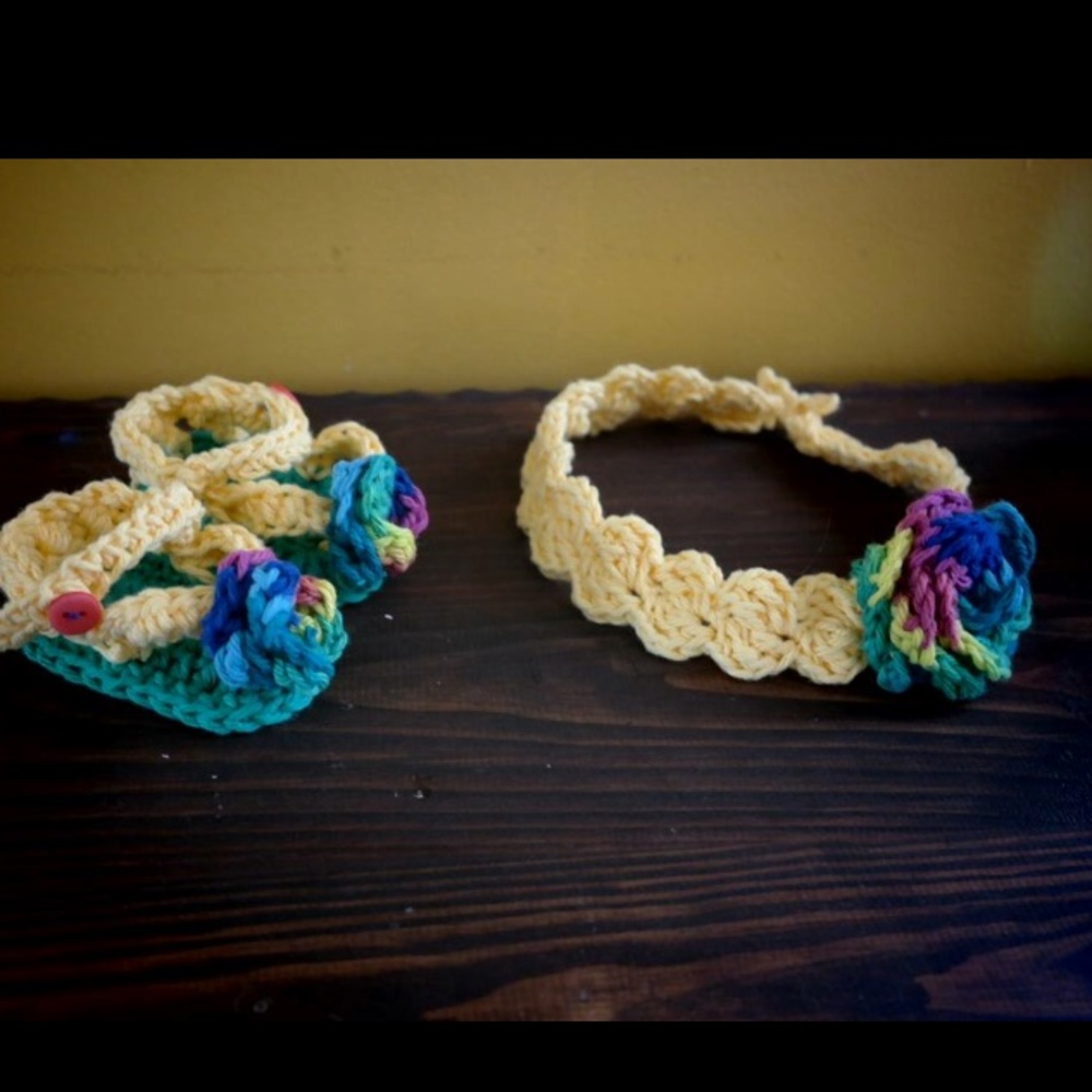 Headband and shoes for baby girls