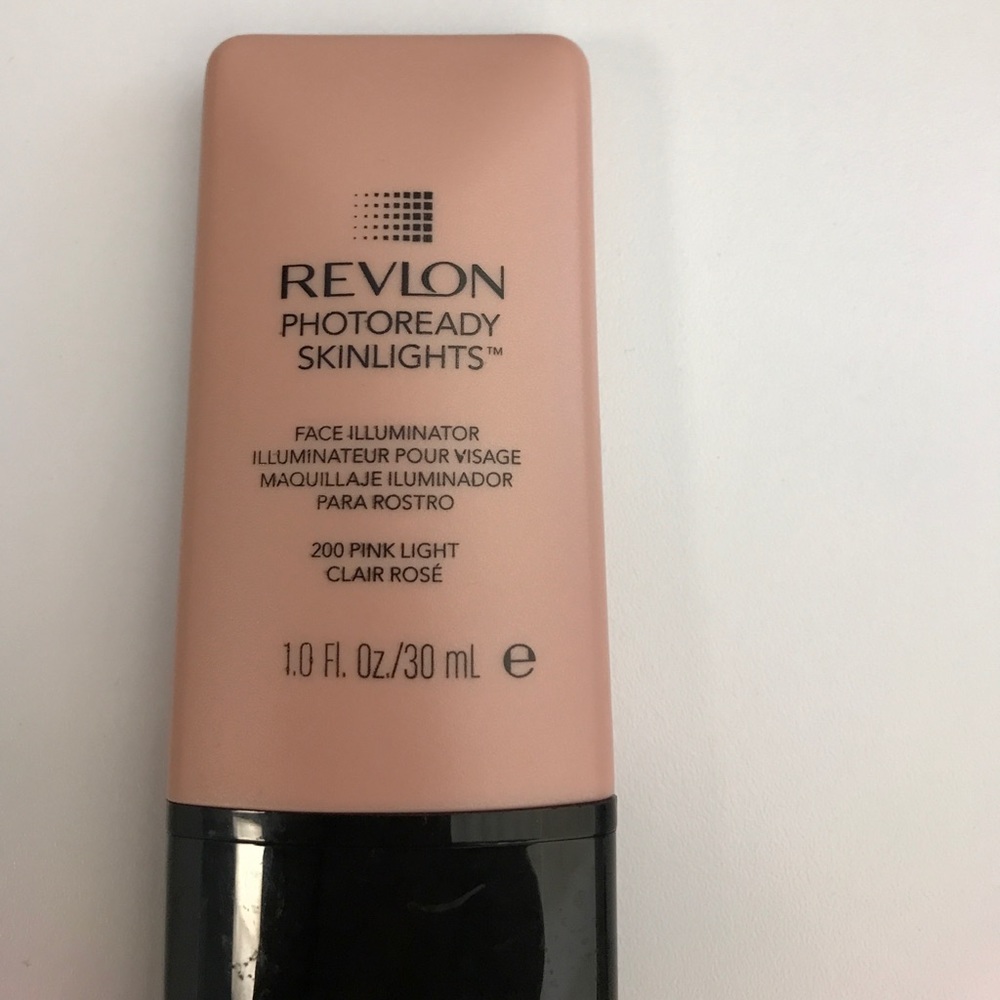 NIP REVLON Photoready Skinlights - 200 Pink Light