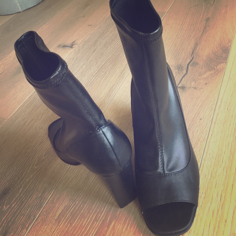 NWT Report boots from LF