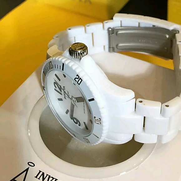 Big SALE,$500 NWT Invicta white watch