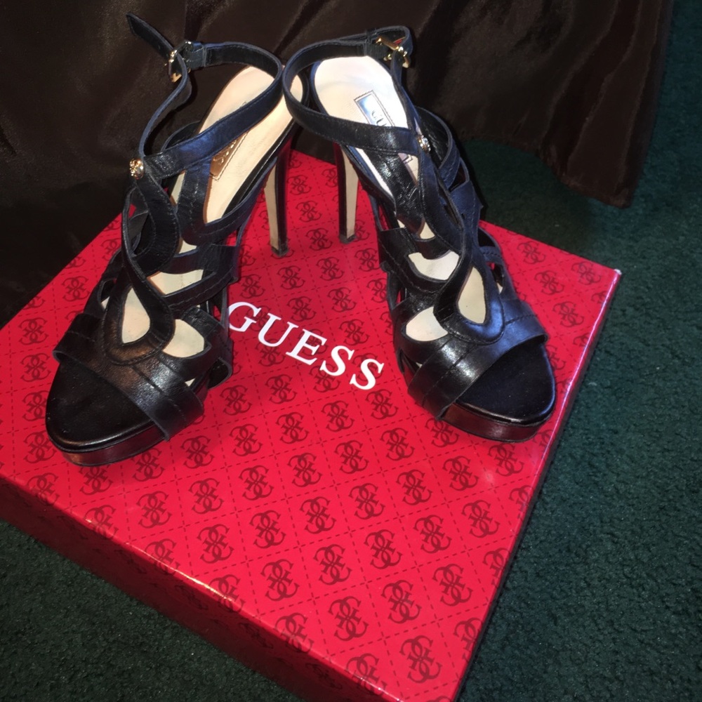 GUESS beautiful black stilettos