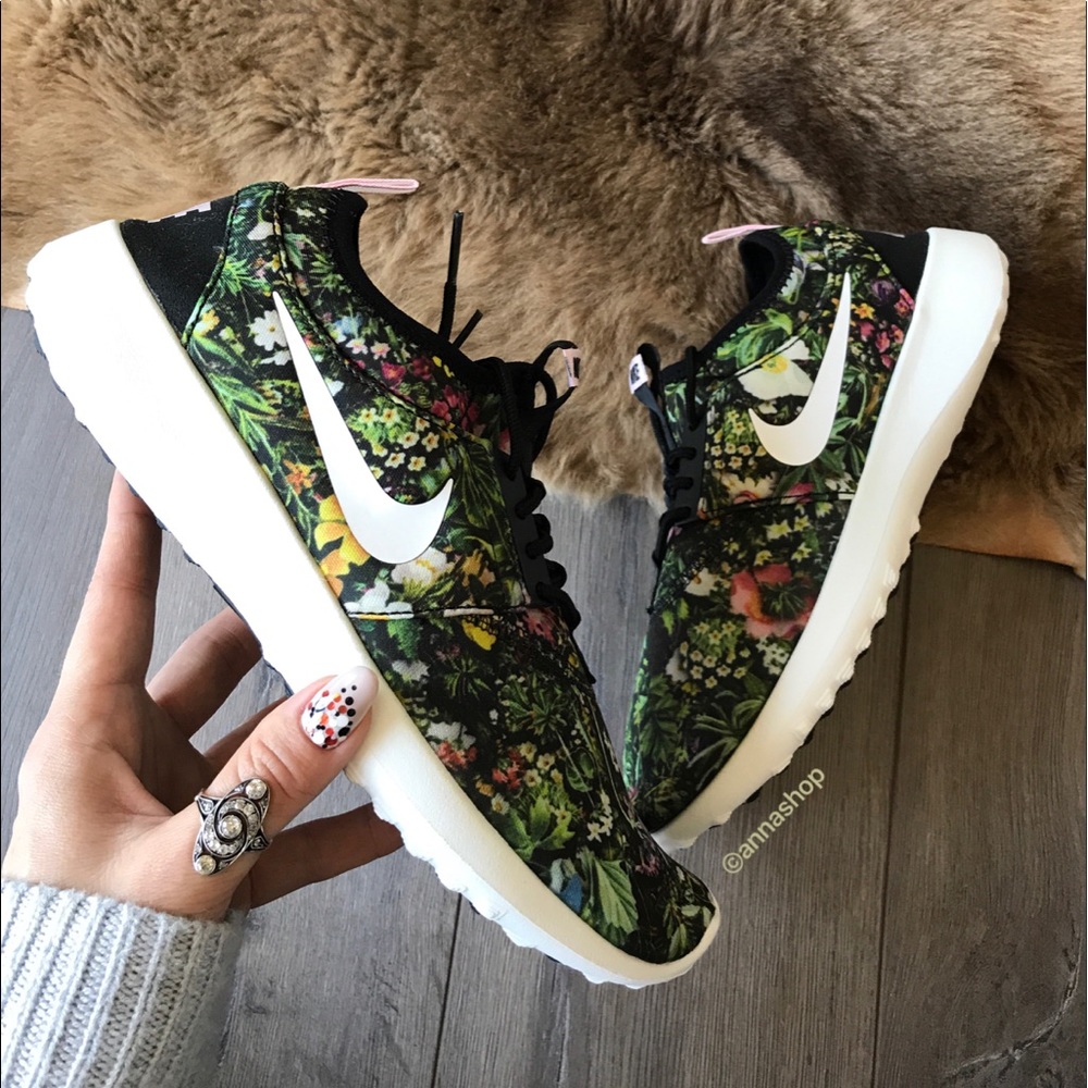 ❄️HP❄️NWT Nike juvenate Floral! Rare!! - Picture 2 of 8