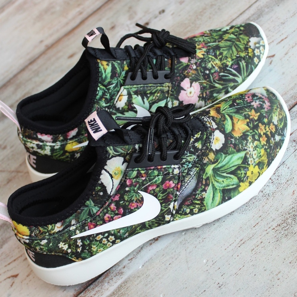❄️HP❄️NWT Nike juvenate Floral! Rare!! - Picture 8 of 8