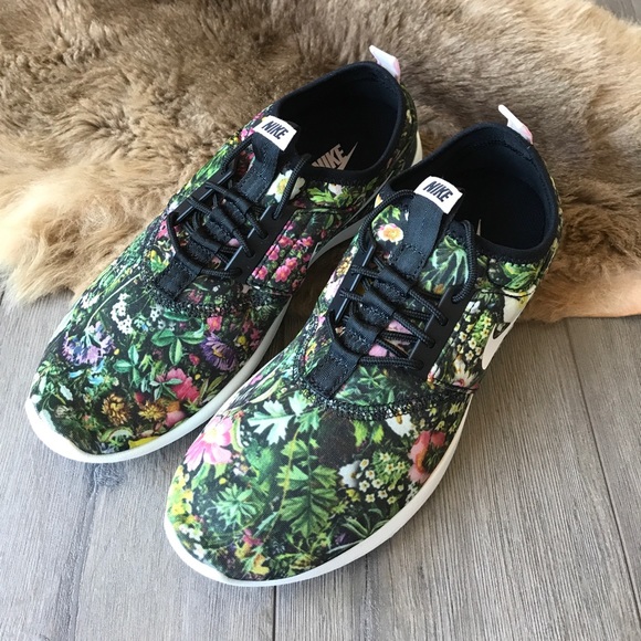 ❄️HP❄️NWT Nike juvenate Floral! Rare!! - Picture 7 of 8